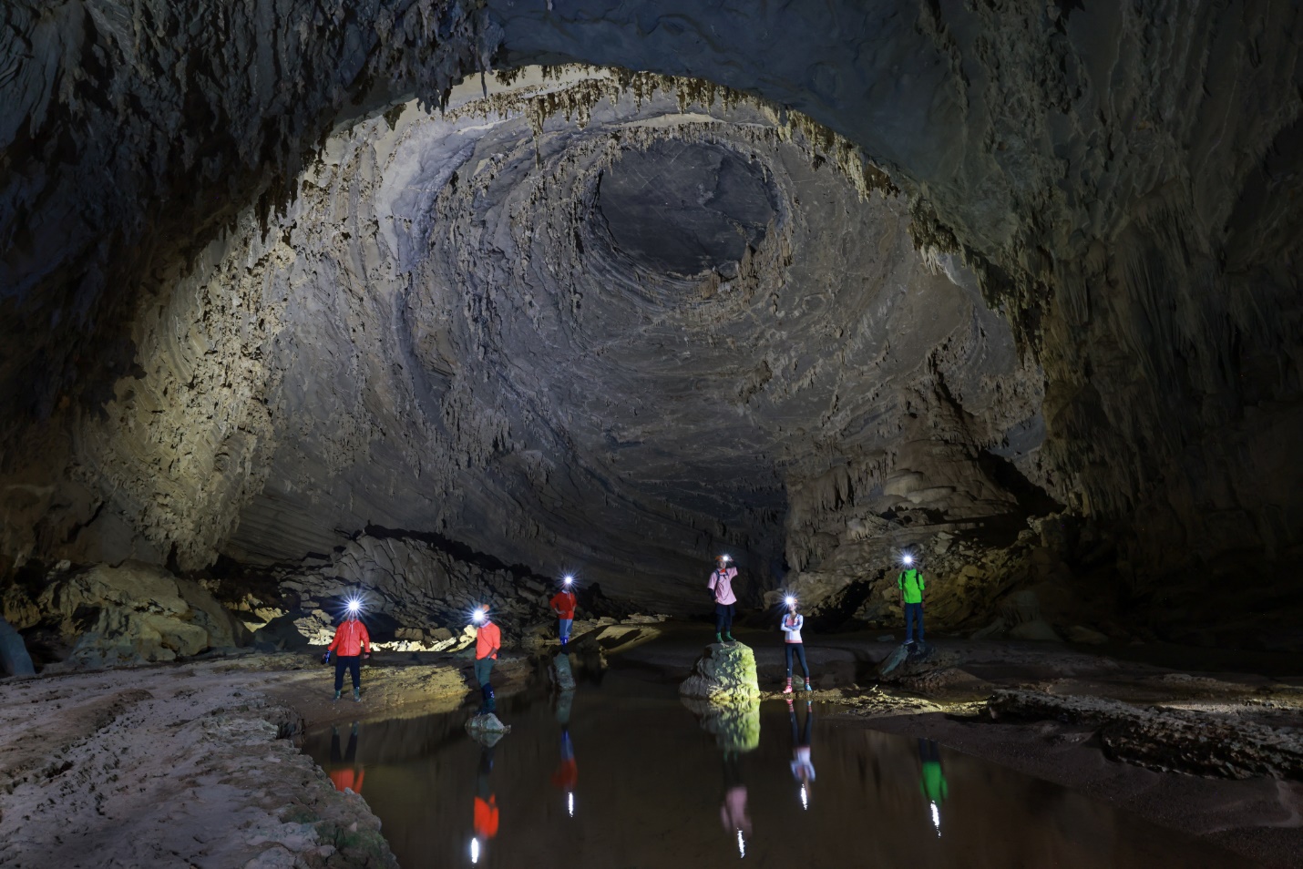 Den Quang Binh Mua Mua - 1