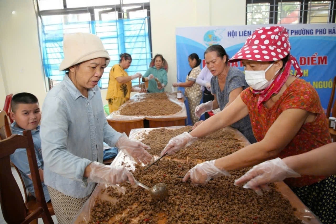 1726047209 533 Nguoi Dan Quang Binh Huong Ve Dong Bao Vung Thien