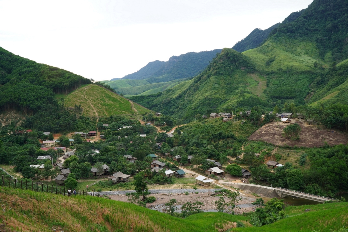 Quang Binh Vuot Hang Tram Km, Dua Phim Anh Den Ban Lang Vung Cao Hinh Anh 2