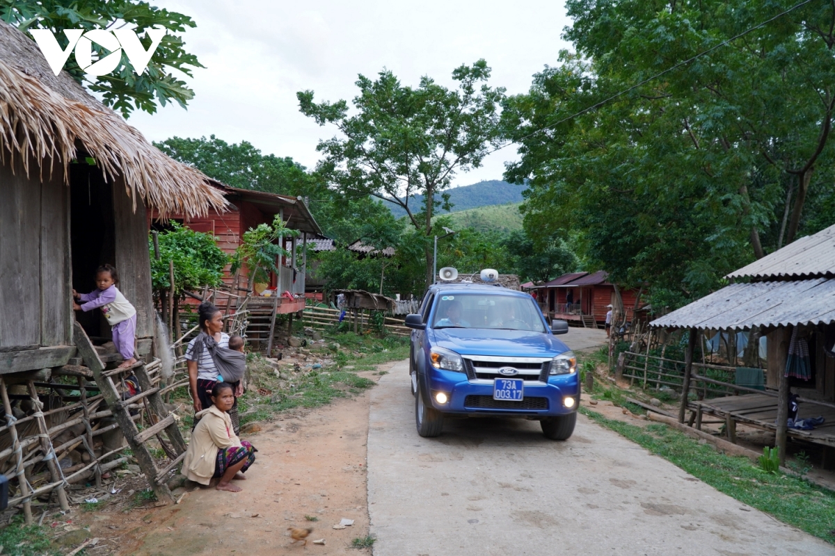 Quang Binh Vuot Hang Tram Km, Dua Phim Anh Den Ban Lang Vung Cao Hinh Anh 7