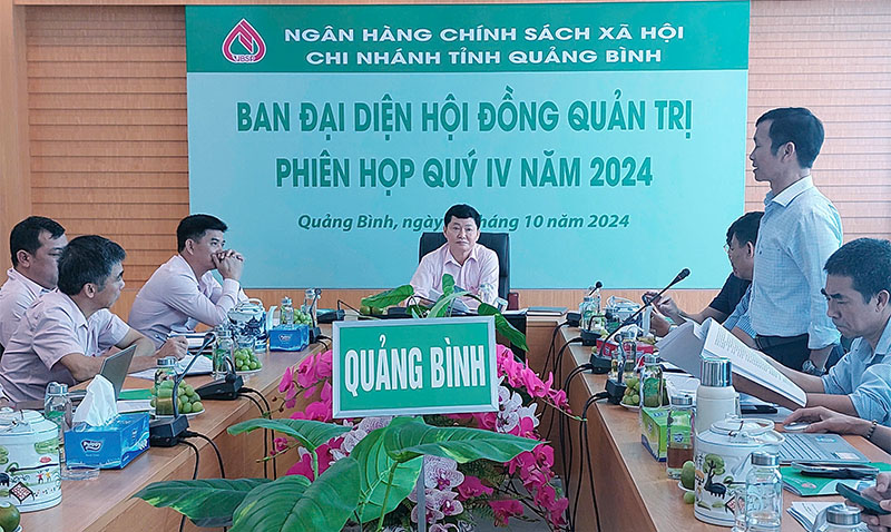 Đại Biểu Thảo Luận Tại Hội Nghị