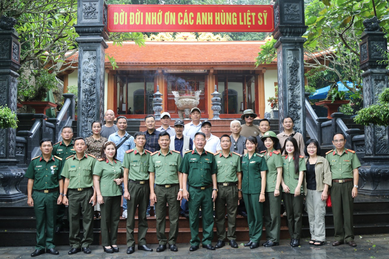 1728518692 398 Cong An Tinh Gap Mat Cac Tac Gia Nhac Sy