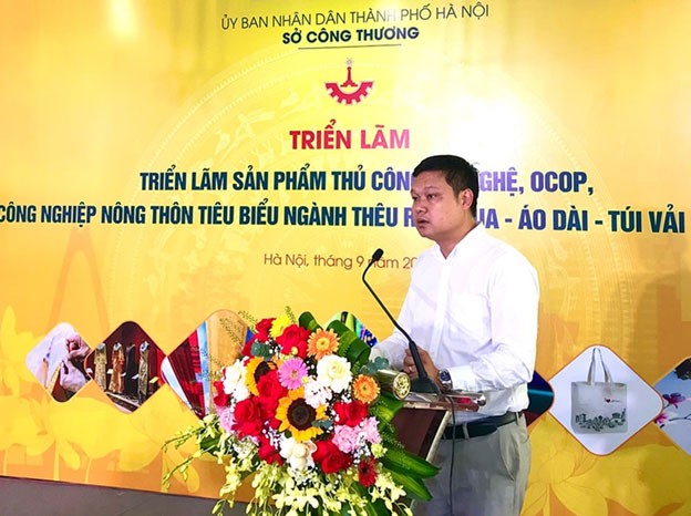 Triển Lãm Thêu Ren, Lụa, Túi Vải Quy Tụ 400 Mẫu Sản Phẩm Từ Các Làng Nghề