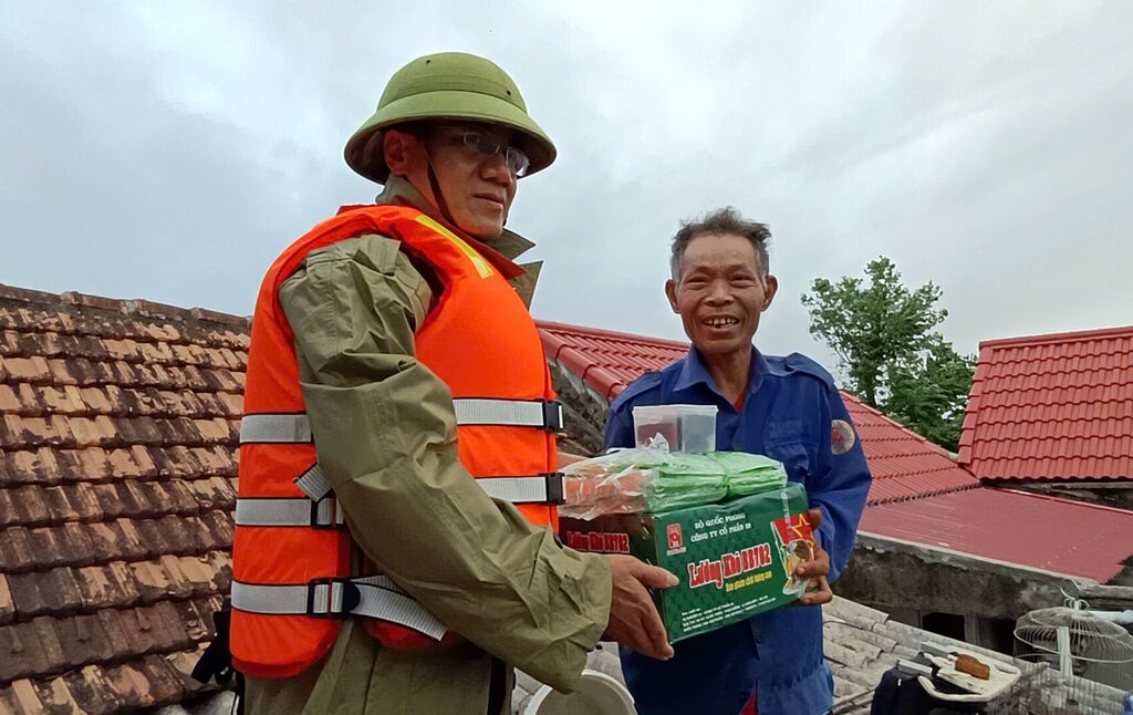 1730212314 775 Tap Trung Ung Cuu Nguoi Dan Vung Bi Ngap Lut