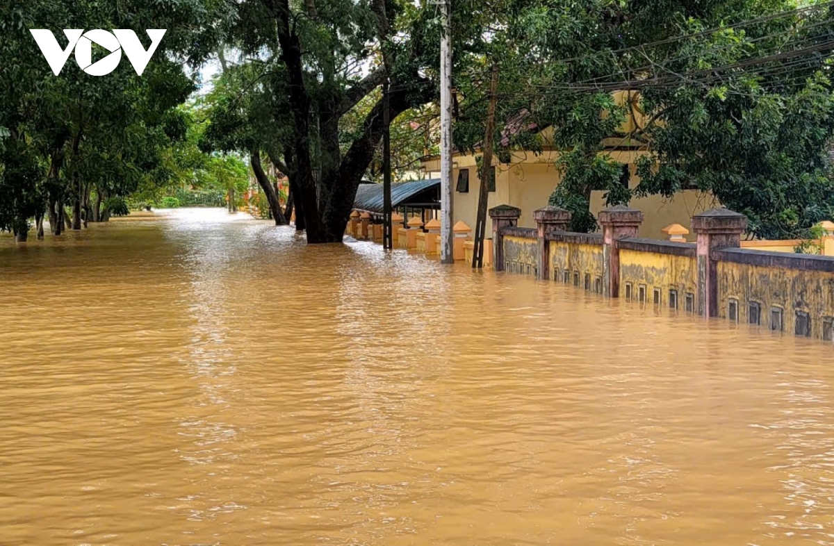 Quang Binh 28.000 Ho Dan Bi Ngap Lut, Tiep Tuc Di Doi Dan Trong Dem Hinh Anh 1