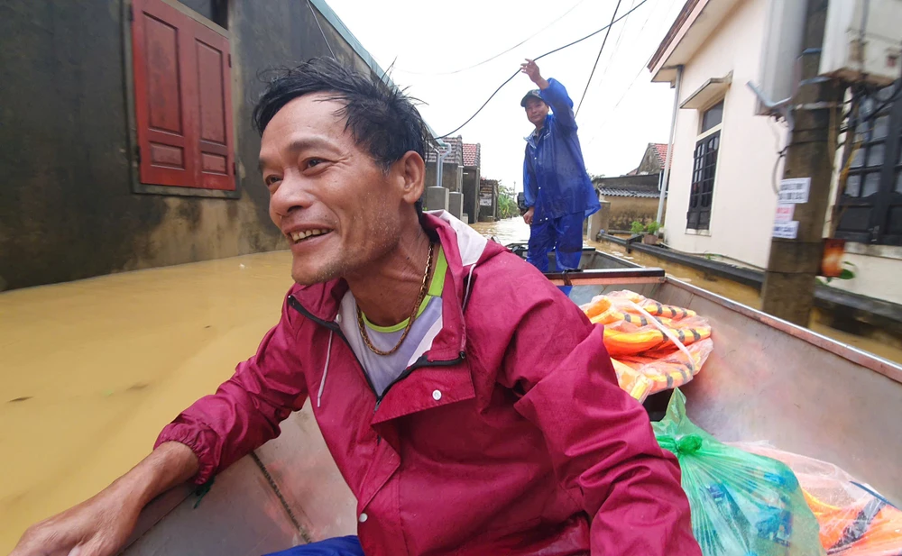 Trốn Sát Mái Nhà, Người Dân Quảng Bình Lo Lắng Tái Diễn Lũ Lịch Sử Trong Đêm