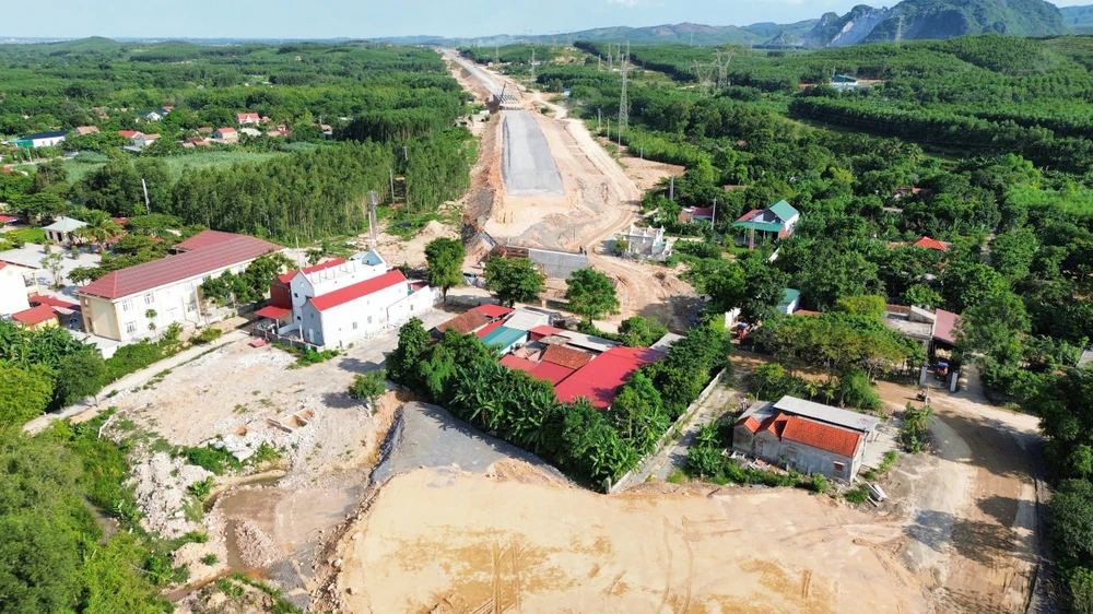 Quảng Bình: Người Dân Tự Nguyện Di Dời, Bàn Giao Mặt Bằng Cho Cao Tốc Bắc-Nam Trước Giờ Cưỡng Chế