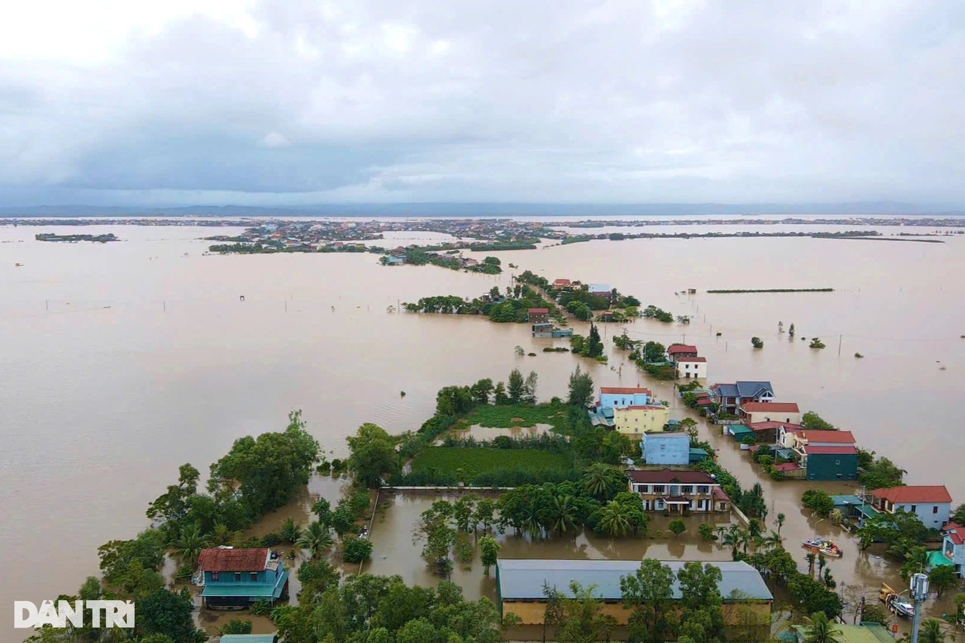 Nước Lũ Dâng Cao Nhấn Chìm Nhiều Làng Mạc - 1