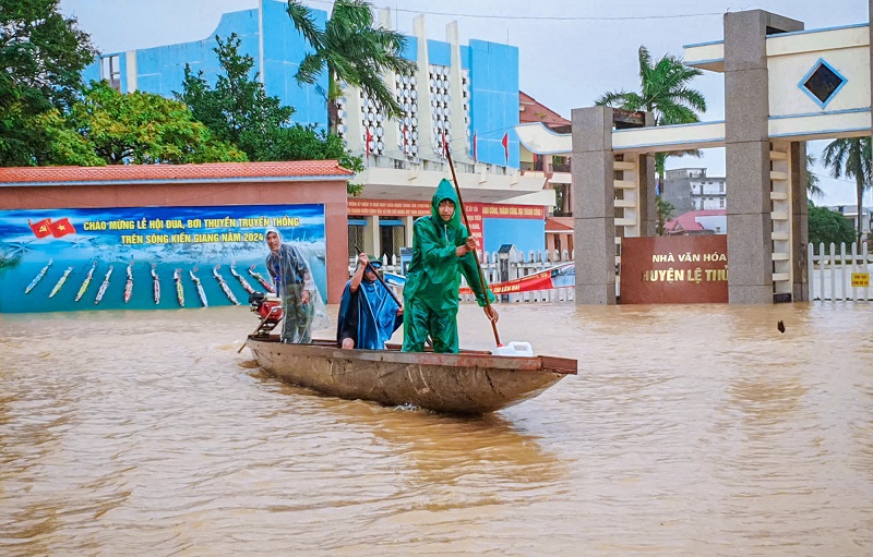 Nhiều Cơ Quan, Trường Học Ngập S&Amp;Acirc;U Trong Nước Lũ