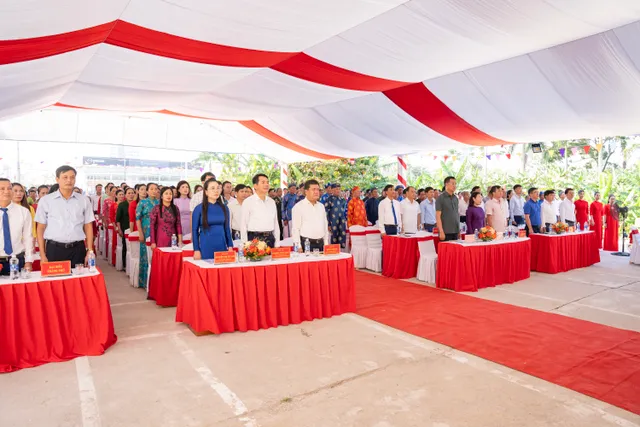 Bi Thu Tinh Uy Quang Binh Du Ngay Hoi Dai